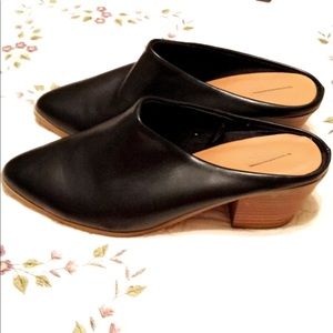 Universal thread never worn size 9 mule